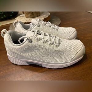 Orthofeet Carol White Athletic Sneakers. Woman’s size 7 X-Wide